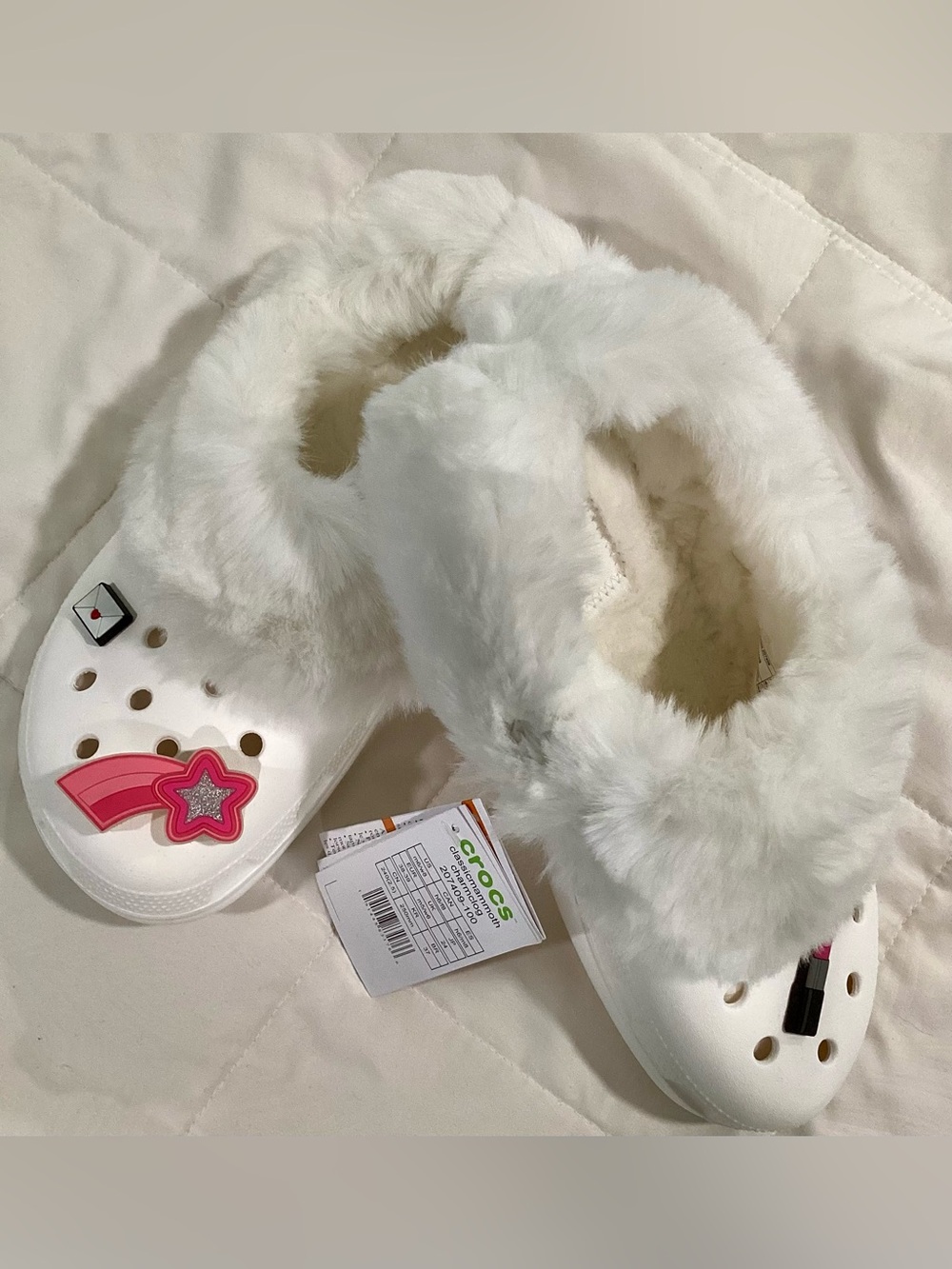 CROCS Women’s White Luxe Mammoth Fuzzy-Lined Charm Clog- Size 8 NWT- RETIRED
